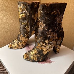 Jessica Simpson Gold Elara Booties